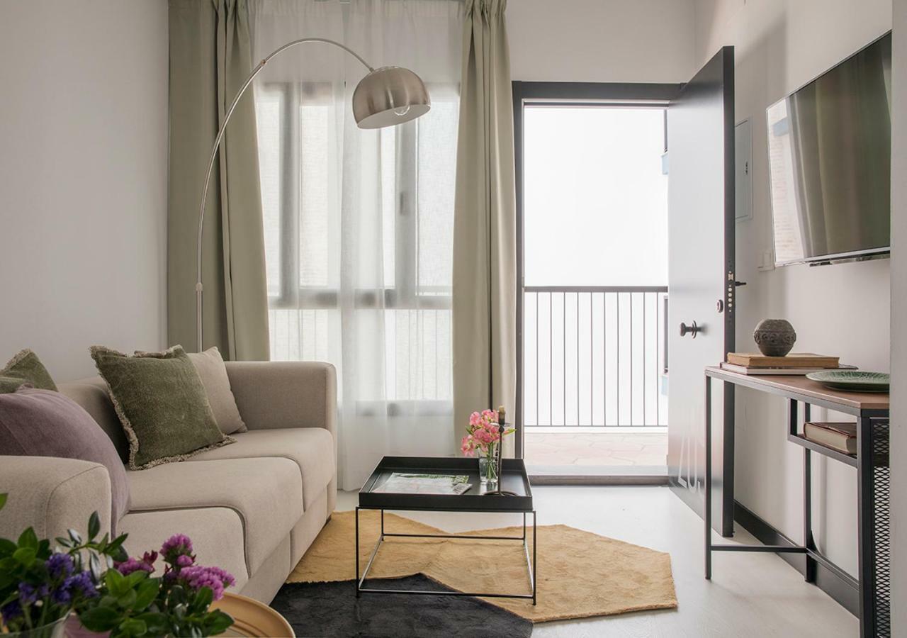 Feria Pool & Luxury Apartment Seville Exterior photo